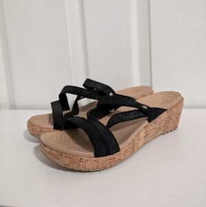 Crocs Women’s A-Leigh Cork Wedge Sandals Black Leather Straps Size 7 Shoes